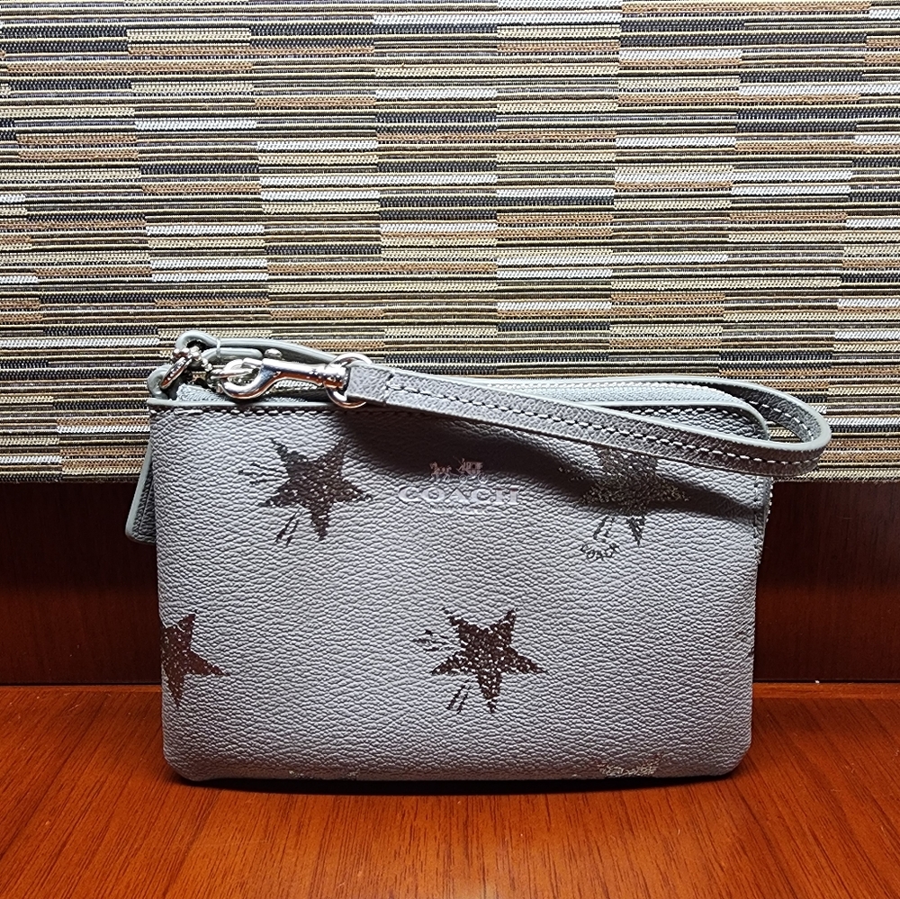 NWOT Coach Star Corner Zip Wristlet